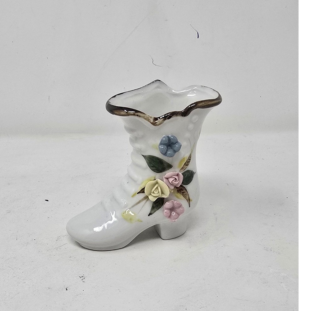 Vtg hand painted porcelain Victorian boot figurine gold gilt ornate 3D floral